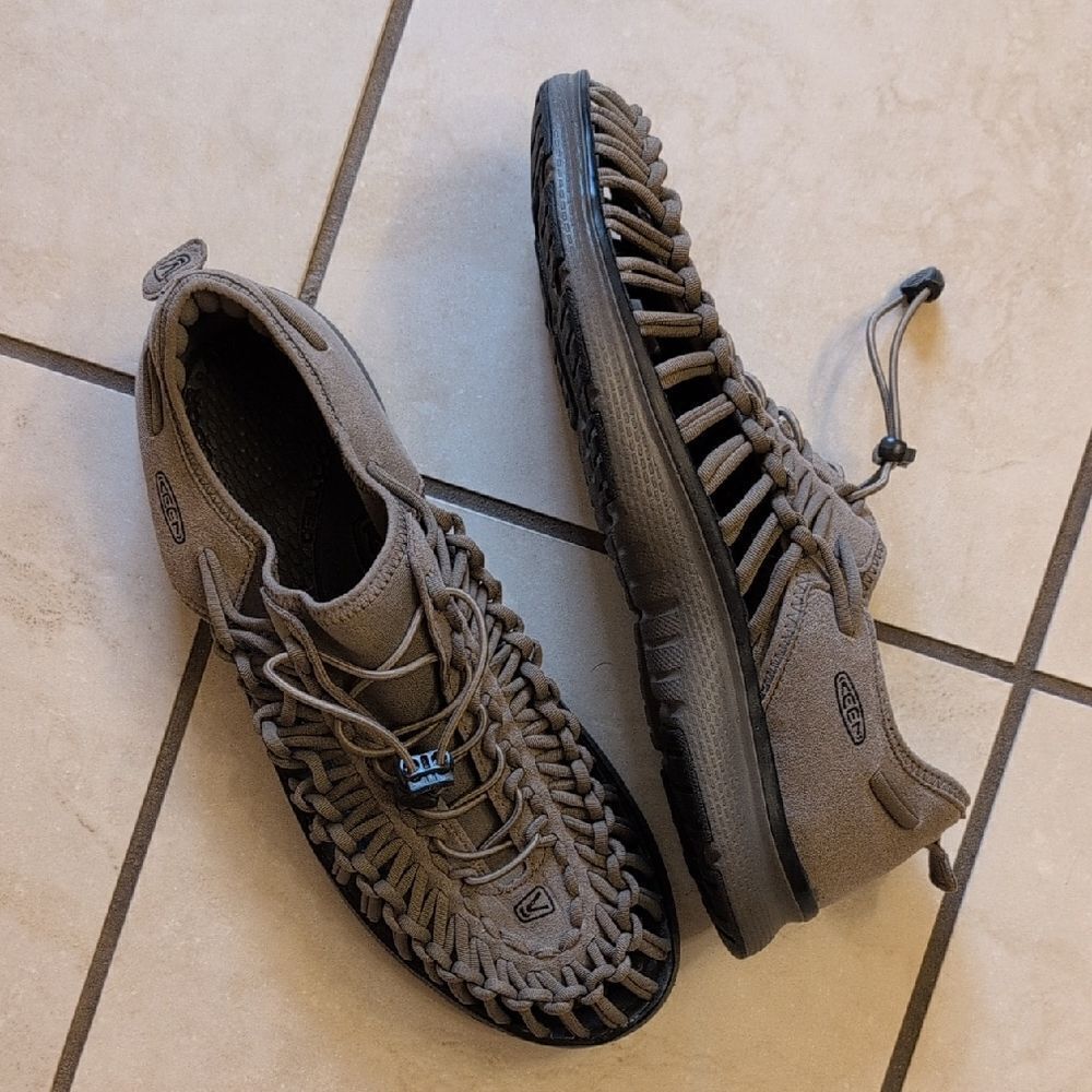 KEEN Premium Leather Two Cord Sandal Sneakers Taupe grey tan size 12 - Picture 2 of 8